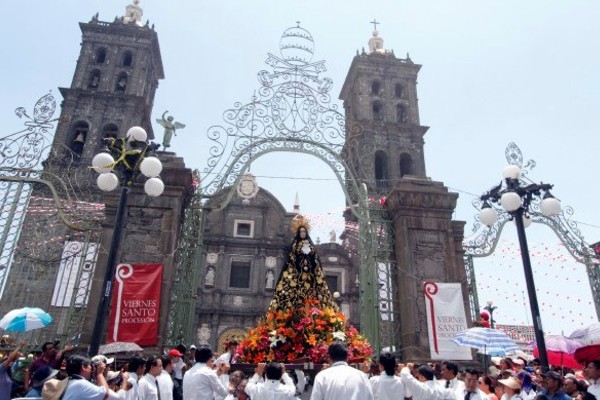 La procesión inicia cuando los contingentes salen de las iglesias. Foto: Sectur