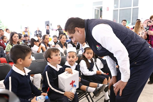 Dicho esquema, dijo el mandatario estatal, implicará capacitar en temas ambientales a aproximadamente 10 mil maestros, en una primera etapa. Foto: Especial