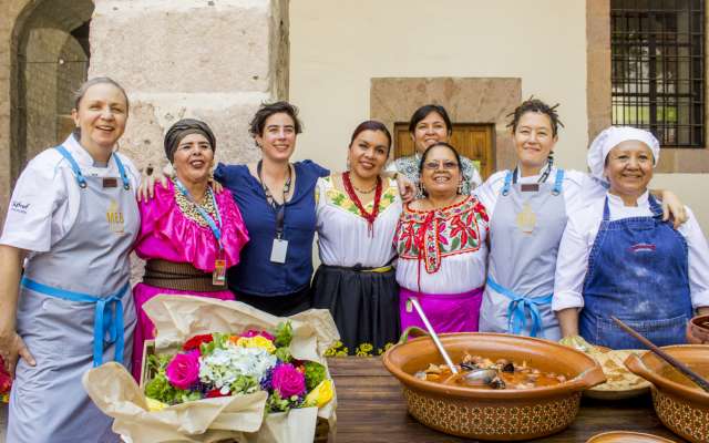 SABOR CON TRADICIÓN. Morelia en Boca se realizará del 17 al 19 de mayo en
Morelia, Michoacán, bajo la dirección de Fernando Pérez
Vera y con la participación de cocineras tradicionales y chefs como Enrique Olvera. Foto: Cortesía