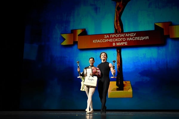 BALLET. Antes de la premiación, la primera
bailarina participó en una gala benéfica. Foto: Especial