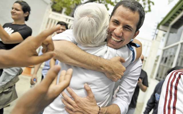 Juan Guaidó,
presidente
encargado, visitó el estado
de Vargas.FOTO: AFP
