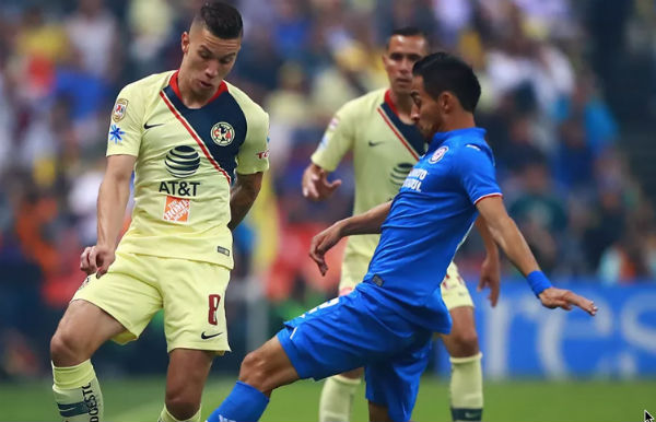 La crisis celeste en el clásico joven se acrecentó, tomando en cuenta que son ya 15 partidos sin derrotar a los azulcremas. FOTO: ESPECIAL