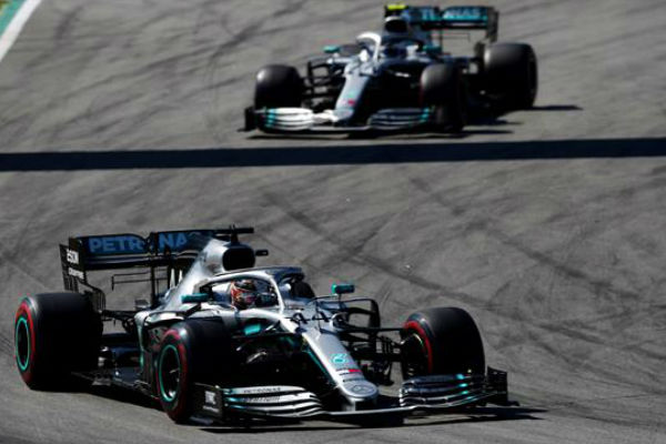 Lewis Halmiton venció a Valtteri Bottas en la largada del Gran Premio de España