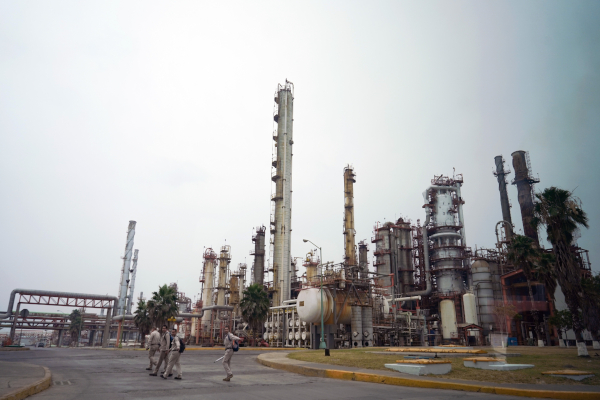 La Secretaría de Hacienda firmó un nuevo decreto presidencial mediante el cual amplía el incentivo fiscal a Pemex para 2019. Foto: Archivo | Cuartoscuro