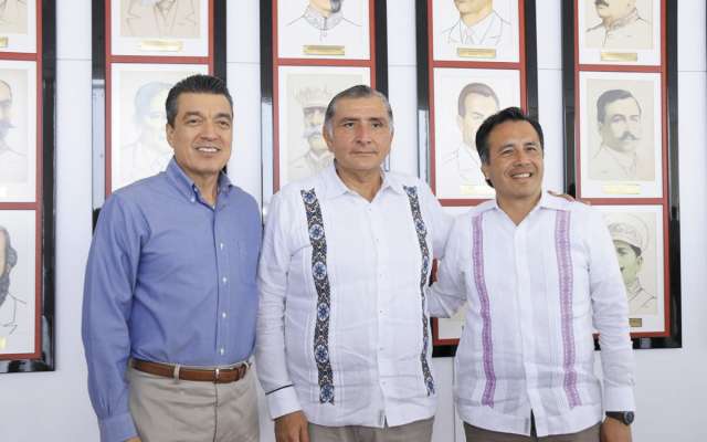 Los mandatarios de Chiapas, Tabasco
y Veracruz
sellaron el
pacto.FOTO: ESPECIAL