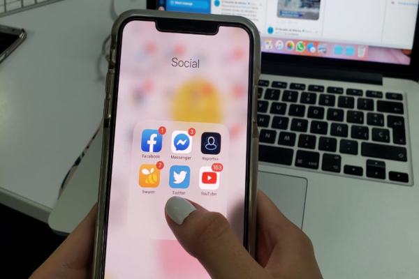 El error lo cometió para la plataforma de personas con iOS. Foto: Luis Hernández