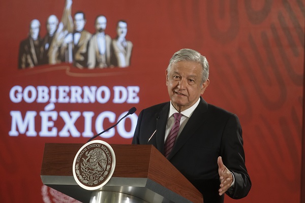 La refinería es una promesa de campaña con sus paisanos de López Obrador. Foto: Cuartoscuro