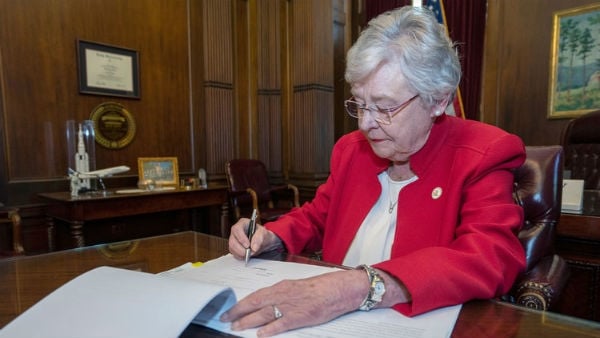 Kay Ivey, gobernadora de Alabama . Foto: ESPECIAL