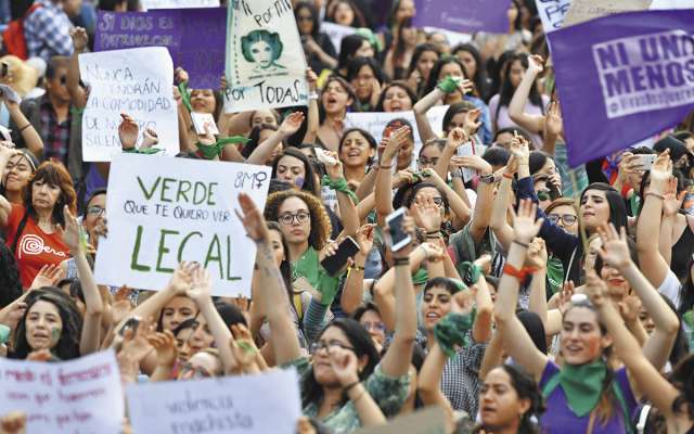 Mujeres se han manifestado por su derecho a la salud.FOTO: PABLO SALAZAR SOLÍS
