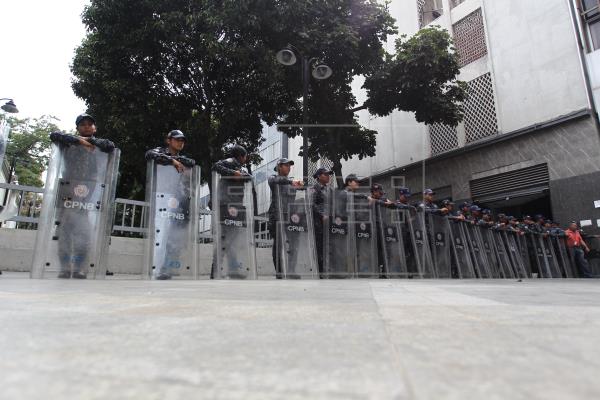 Cierran oficinas Parlamento de Venezuela