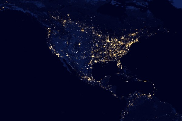 De acuerdo con el Instituto de Astronomía de la UNAM, la contaminación lumínica es el uso ineficiente, innecesario y extremo de las fuentes de luz artificiales. Foto: NASA