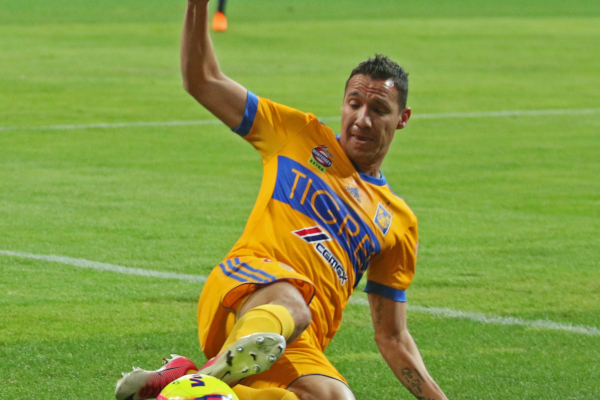 Dueñas sufrió la lesión tras disputar el balón con Dorlan Pabón. Foto: Archivo | Cuartoscuro