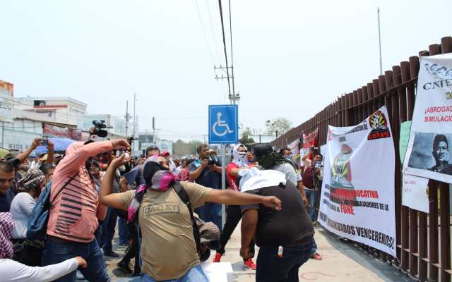 Protesta de maestros de la CETEG