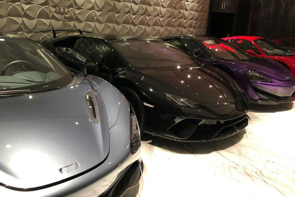 En los inmuebles fueron asegurados 27 autos
de lujo de marcas como
Ferrari, Mercedes Benz,
Audi, McLaren y Lamborghini. Foto: Especial