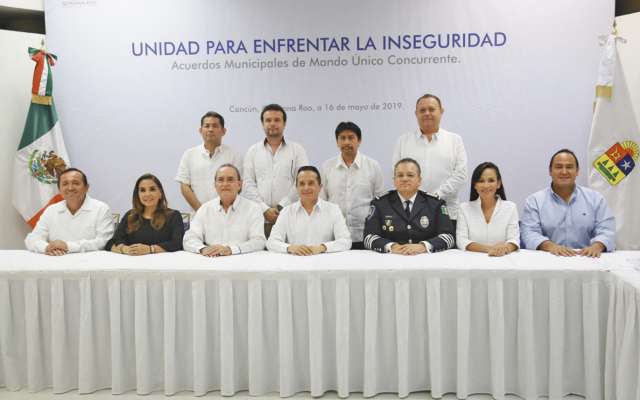 El gobernador
Carlos Joaquín
González encabezó la reunión.FOTO: MAURICIO CONDE