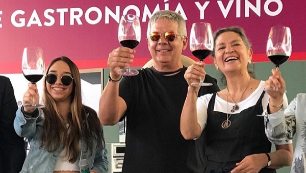La chef Elena Reygadas agradeció el aprendizaje obtenido de la chef Mónica, a quien considera un ejemplo a seguir. Foto: Especial