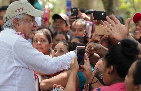 En entrevista posterior a una asamblea en el ejido Nuevo Francisco León, dijo que los zapatistas “están en su derecho de expresarse” ante la oposición de este grupo a la realización del proyecto que conectará el sureste mexicano. Foto: Especial
