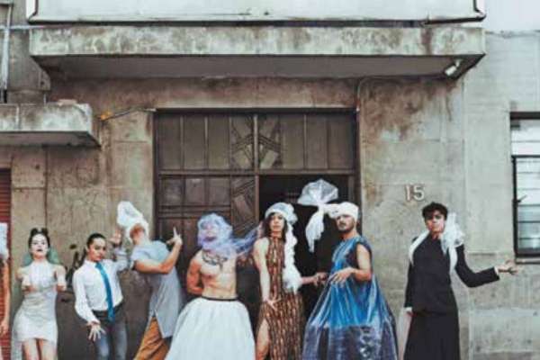 Ocho bailarines, dos actores y un músico conforman la compañía. FOTO: CORTESÍA
