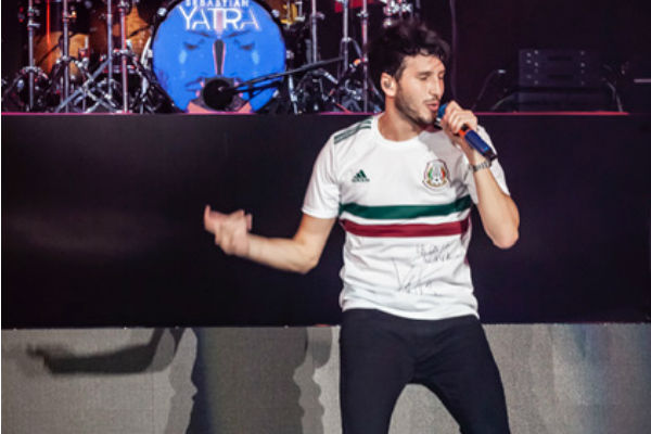 Sebastián Yatra se presentó por primera vez en el Auditorio Nacional
