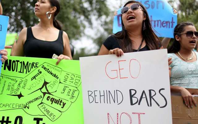 Migrantes protestaron para exigir licencias de conducir. FOTO: CORTESÍA