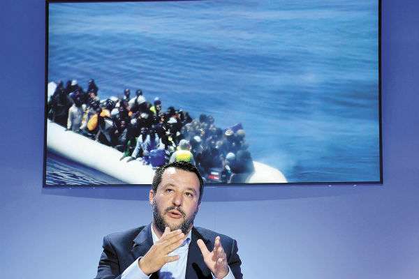 El viceprimer ministro italiano, Matteo Salvini, asistió ayer a un foro en Roma. FOTO: AP