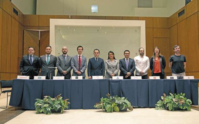Hacienda y su brazo fiscalizador firmaron un acuerdo con representantes de ocho aplicaciones para simplificar los trámites tributarios. FOTO: ESPECIAL
