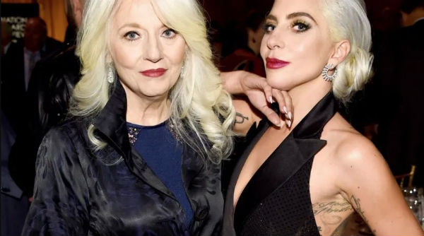 Gaga ha participado en varios actos benéficos
que ha organizado su mamá. FOTO: ESPECIAL