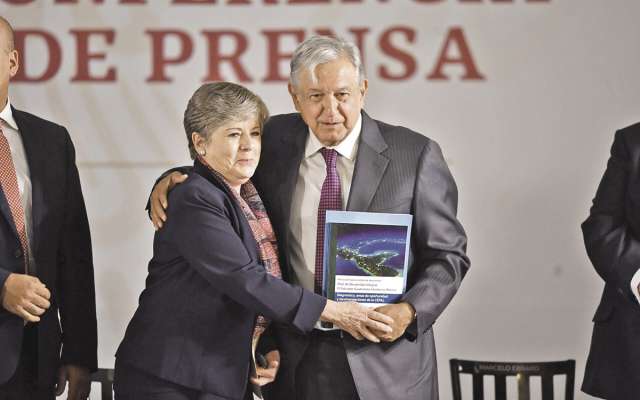 López
Obrador y
Alicia Bárcena, durante la
conferencia
matutina. FOTO: PABLO SALAZAR