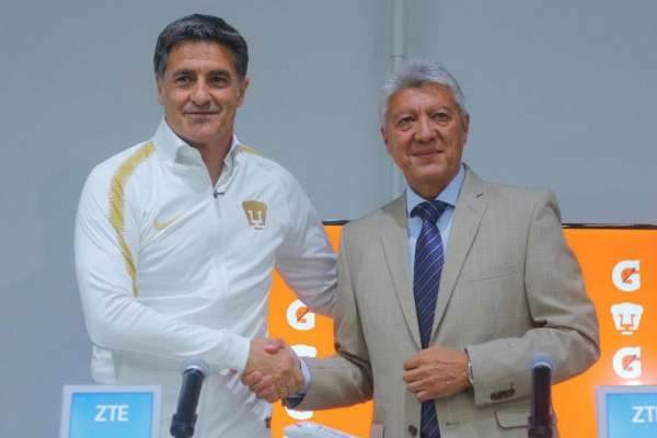 Jesús Ramírez fue el encargado de recibir a Míchel en la cantera como si fuera su casa. FOTO: ESPECIAL