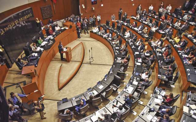 Sólo
el senador Emilio
Álvarez Icaza se
abstuvo de votar,
el resto la avaló.FOTO: CUARTOSCURO