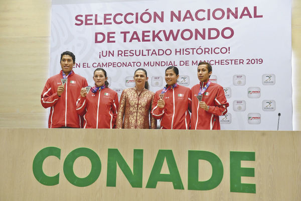 Los cuatro medallistas que tuvo México en Manchester, Inglaterra. FOTO: PABLO SALAZAR SOLÍS