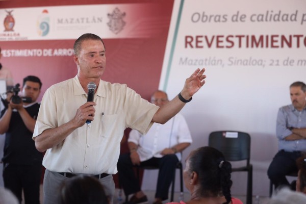 El mandatario estatal fue recibido por el presidente municipal, Luis Guillermo Benítez Torres. Foto: Especial