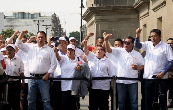 Llegada de los lideres del Sindicato Nacional de Trabajadores de la Educación (SNTE) al Palacio Nacional. Foto: Cuartoscuro