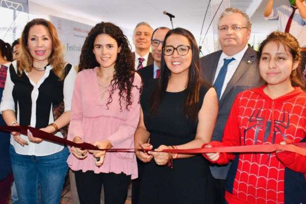 La Secretaría del Trabajo y Previsión Social, Luisa María Alcalde Luján y la alcaldesa Paty Ortiz Couturier dieron inicio con la feria. FOTO: ESPECIAL