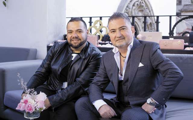 APASIONADOS DE LA MODA. Benito Santos y
Jaime Ibiza. Foto: Yaz Rivera