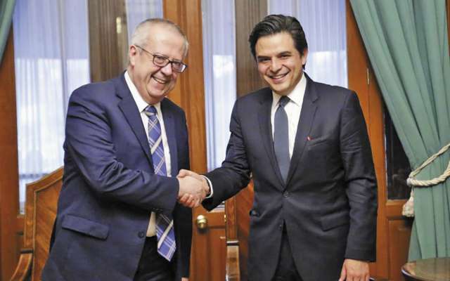 El titular de SHCP, Carlos Urzúa, y del IMSS, Zoé Robledo, revisaron la agenda financiera.FOTO: ESPECIAL