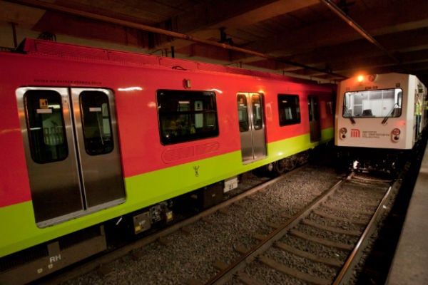 El joven ayer se arrojó desde un puente en el paradero del Metro Pantitlán.