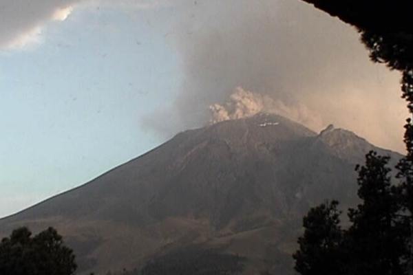 En las últimas 24 hrs el Popocatépetl ha emitido 43 exhalaciones y una explosión. Foto: Cenapred