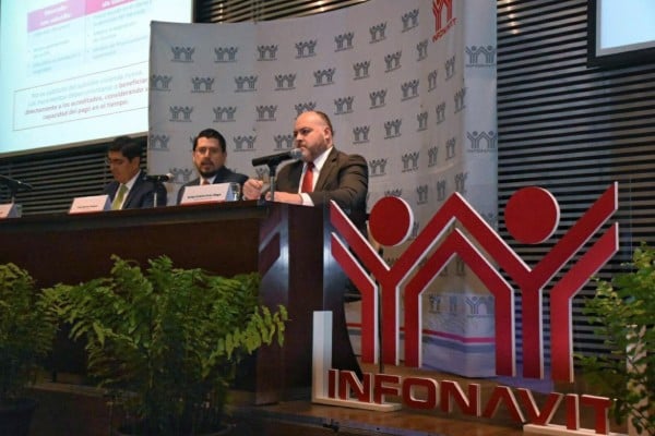 En conferencia de prensa el Subdirector General de Planeación y Finanzas del Infonavit agregó que el incremento que se ha hecho es de 16 por ciento. Foto: Twitter