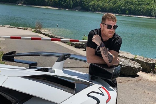 Canelo Álvarez presume Lamborghini. Foto: Instagram.