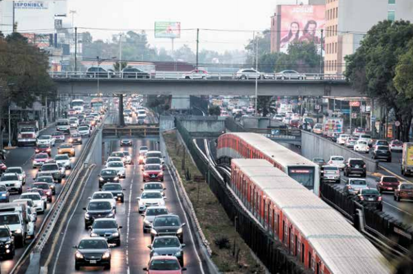 El parque vehicular en la zona Metropolitana es de alrededor de 5 millones de automotores. Foto: Heraldo de México