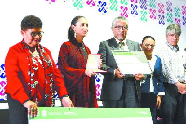 Claudia Sheinbaum entregó reconocimientos a policías destacados. FOTO: ESPECIAL