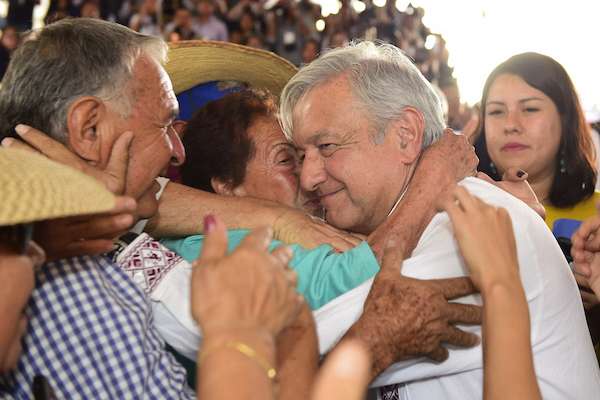 AMLO entrega de apoyos