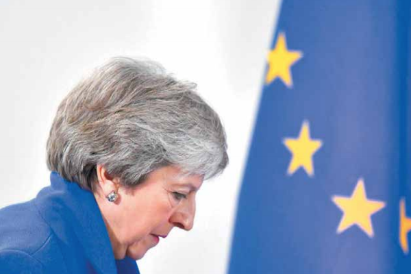 Ante su fracaso por lograr la aprobación de un acuerdo de divorcio, May dimitió el viernes. Foto: Especial