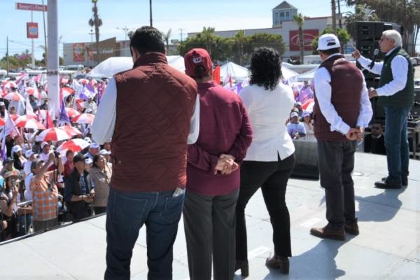 Según las diferentes encuestas, Morena puntea desde el arranque de las elecciones, seguido por el PAN. Foto: Especial