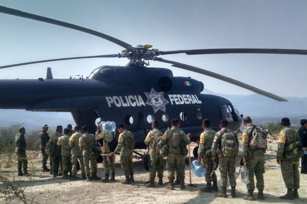 Elementos, unidades y un helicóptero M-I de la Policía Federal participan en forma activa en las tareas de combate a los incendios forestales