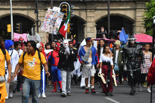 Los asistentes acudieron disfrazados de personajes como Bugs Bonny, Spider-Man, Harley Queen, entre otros. Foto: Pablo Salazar.