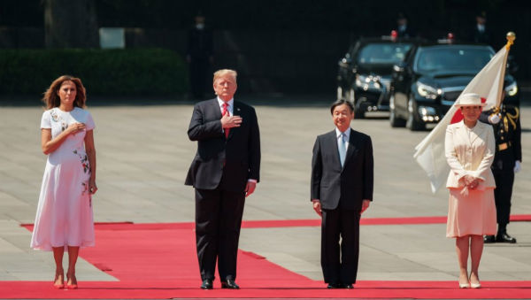 Trump se convirtió en el primer mandatario extranjero en mantener un encuentro con el nuevo emperador de Japón, Naruhito. FOTO: AFP