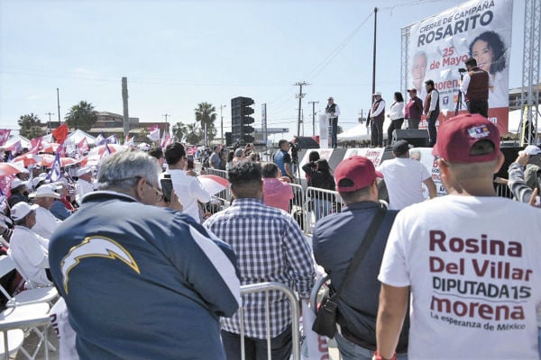 El morenista Jaime Bonilla habló durante un acto masivo en una colonia céntrica de Rosarito. FOTO: Atahualpa Garibay