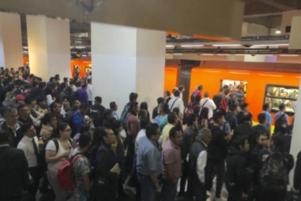 El Metro pide a los usuarios tomar precauciones para evitar contratiempos. Foto: Archivo | Notimex